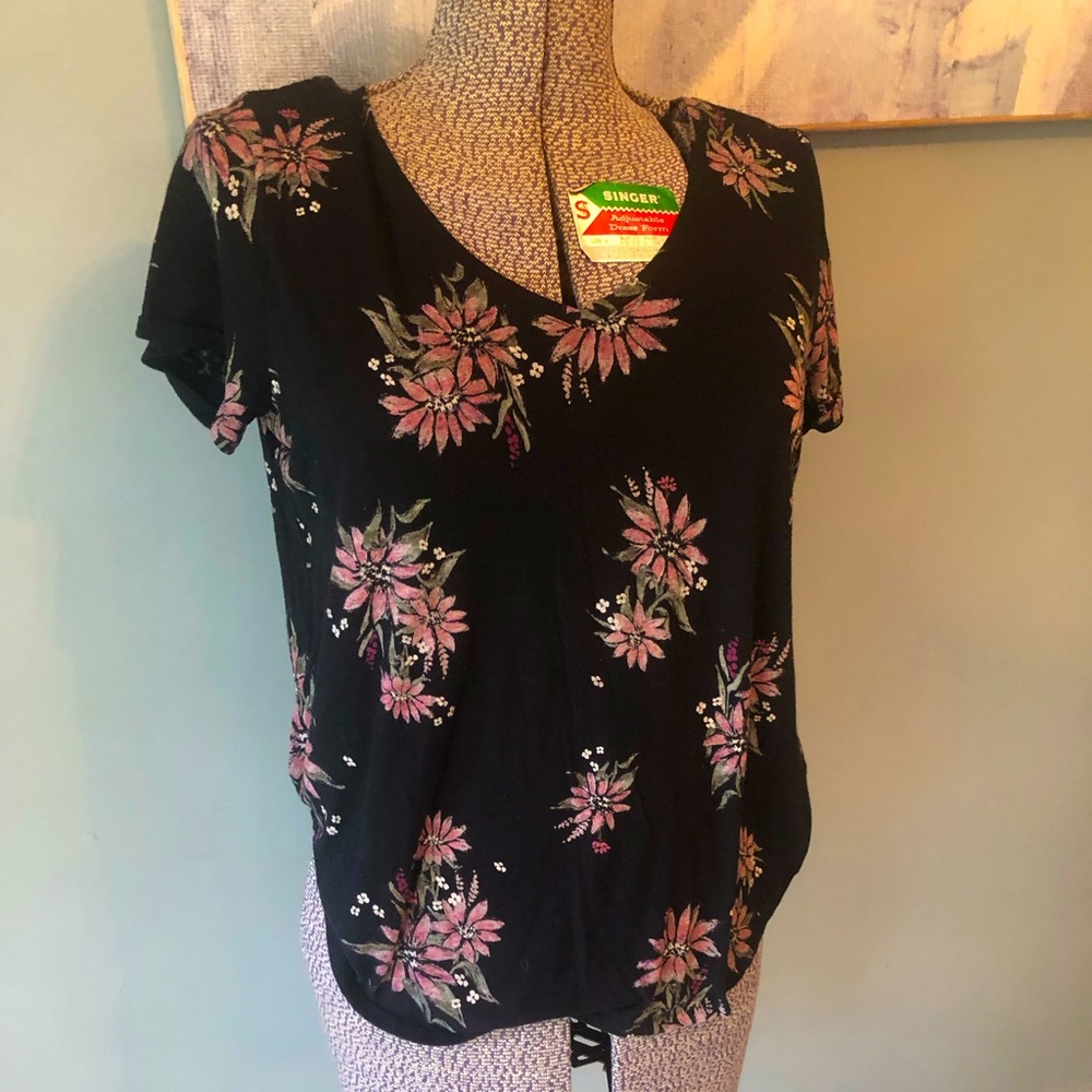 Sonoma everyday tee size large